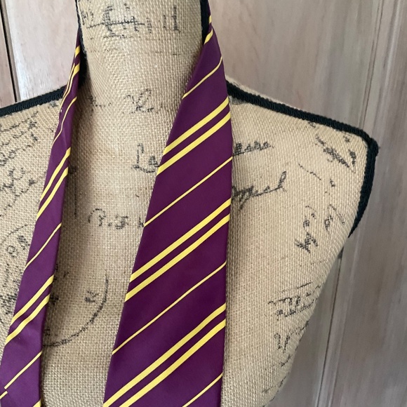 Harry Potter Silk Adult Gryffindor Tie purple yellow stripe - Picture 10 of 11